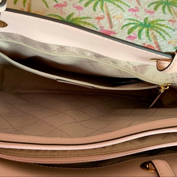 NWT⭐️Price Drop⭐️Michael Kors Medium Walsh Multifunctional Tote in Powder Blush - Picture 9 of 16
